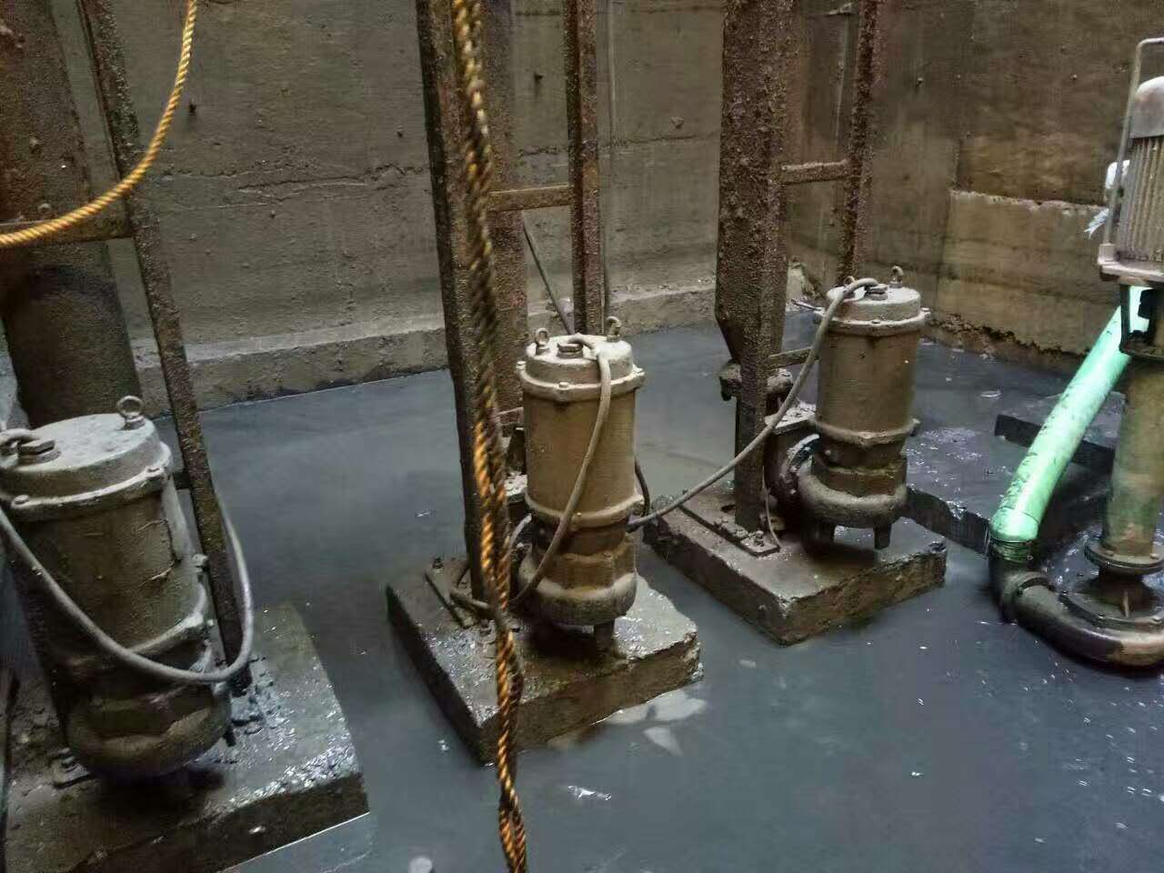 阿勒泰污水池清理